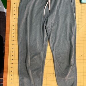 Vuori green joggers